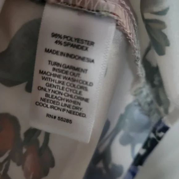 Express V Neck Floral Gramercy Tee, Small (EUC) - Picture 6 of 6